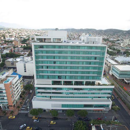 ฮอลิเดย์อินน์ กูกูตา ภายนอก รูปภาพ The building of the university's main library