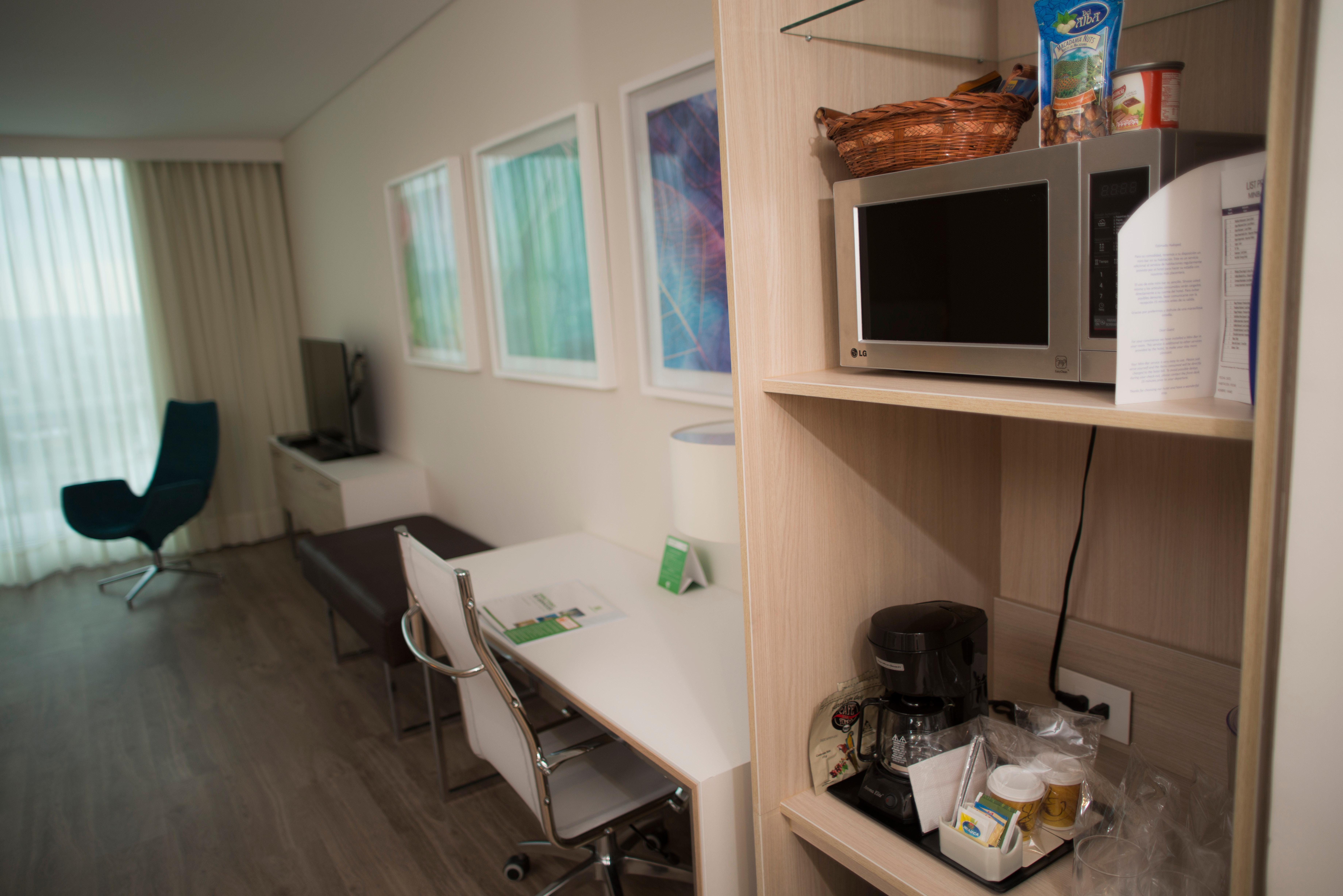 ฮอลิเดย์อินน์ กูกูตา ภายนอก รูปภาพ A typical room at the hotel