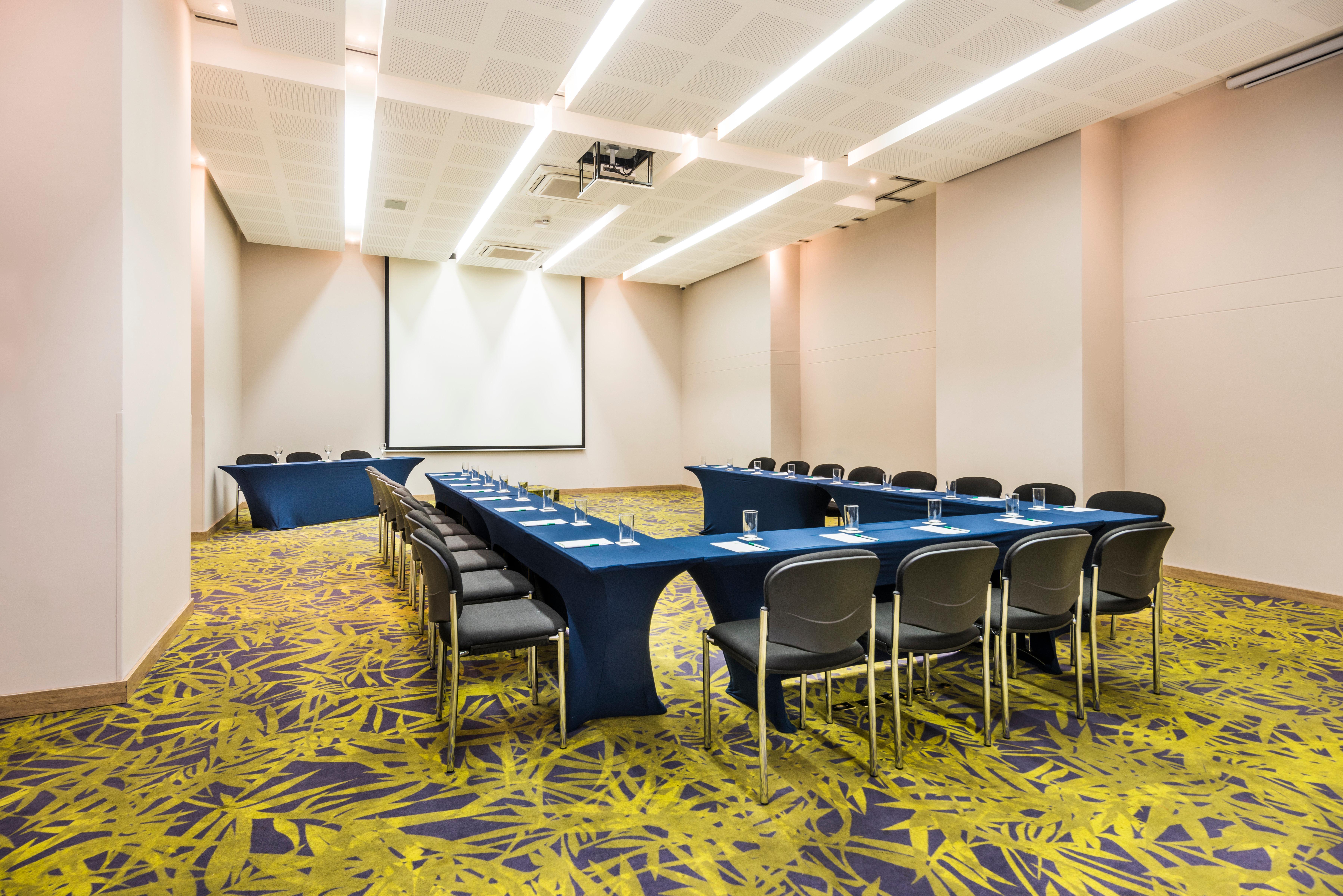 ฮอลิเดย์อินน์ กูกูตา ภายนอก รูปภาพ Meeting room