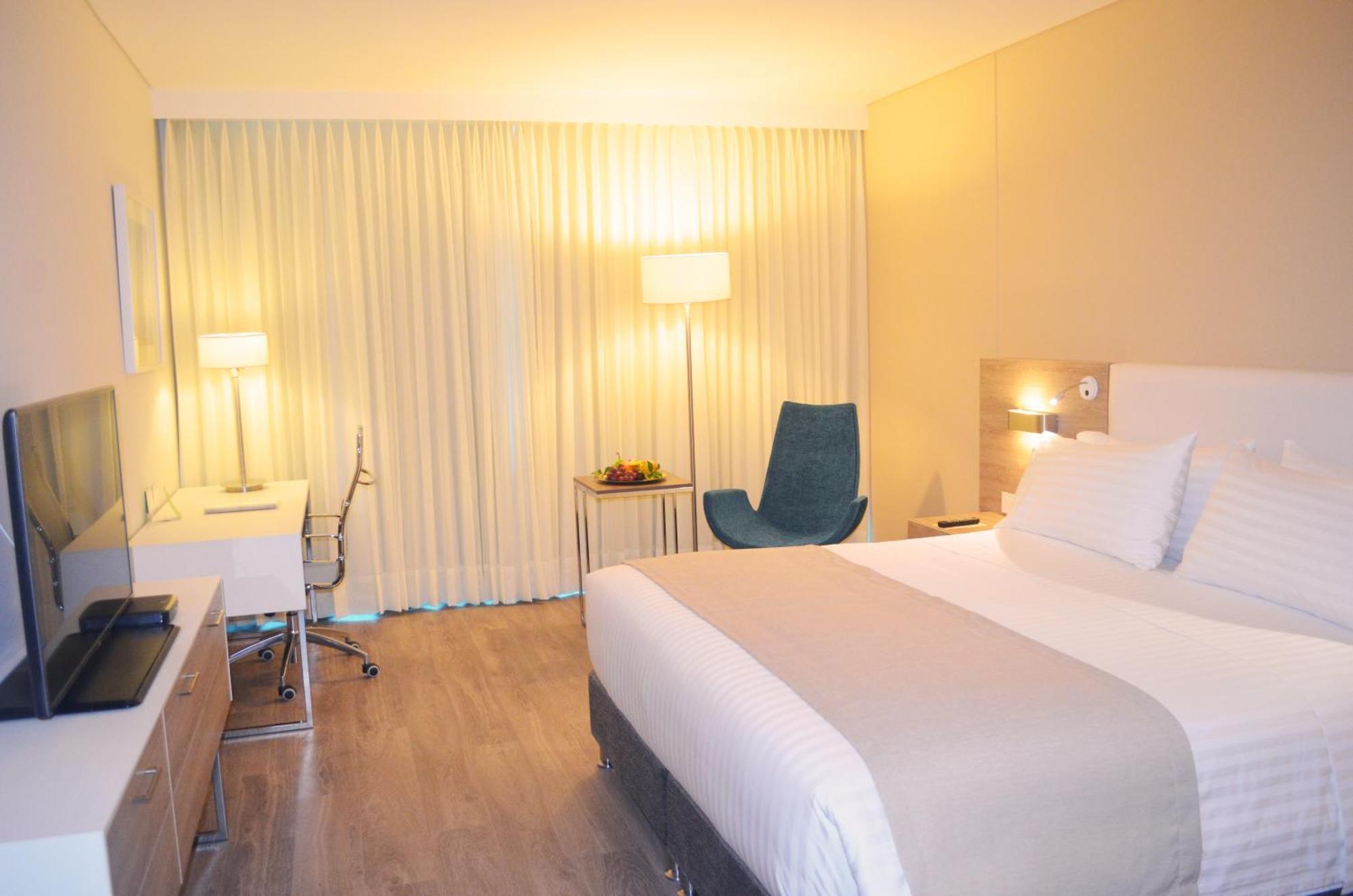 ฮอลิเดย์อินน์ กูกูตา ภายนอก รูปภาพ A room at the hotel