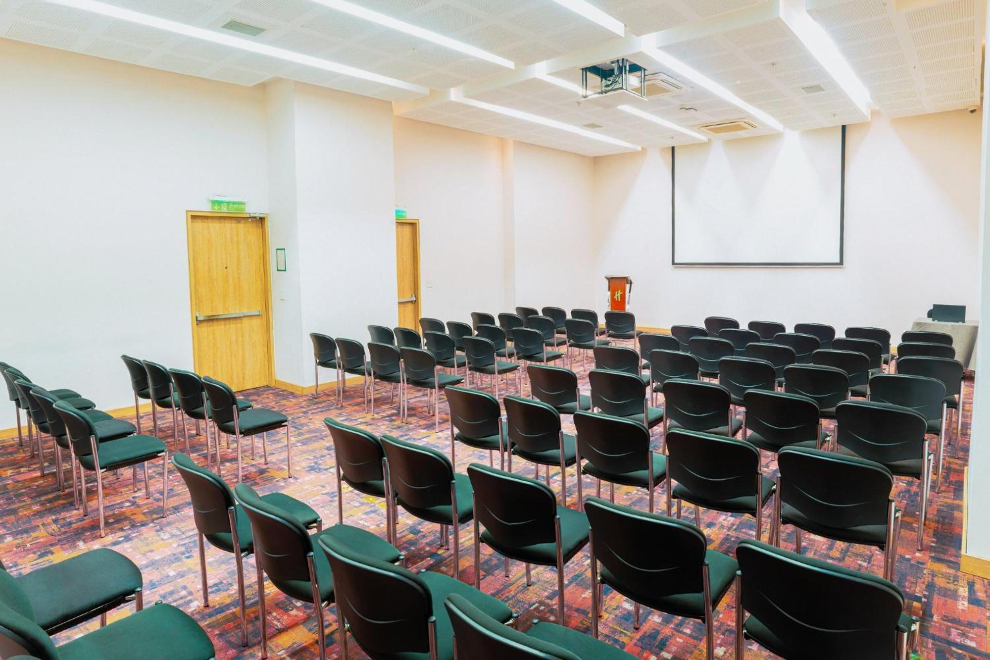 ฮอลิเดย์อินน์ กูกูตา ภายนอก รูปภาพ The main conference room