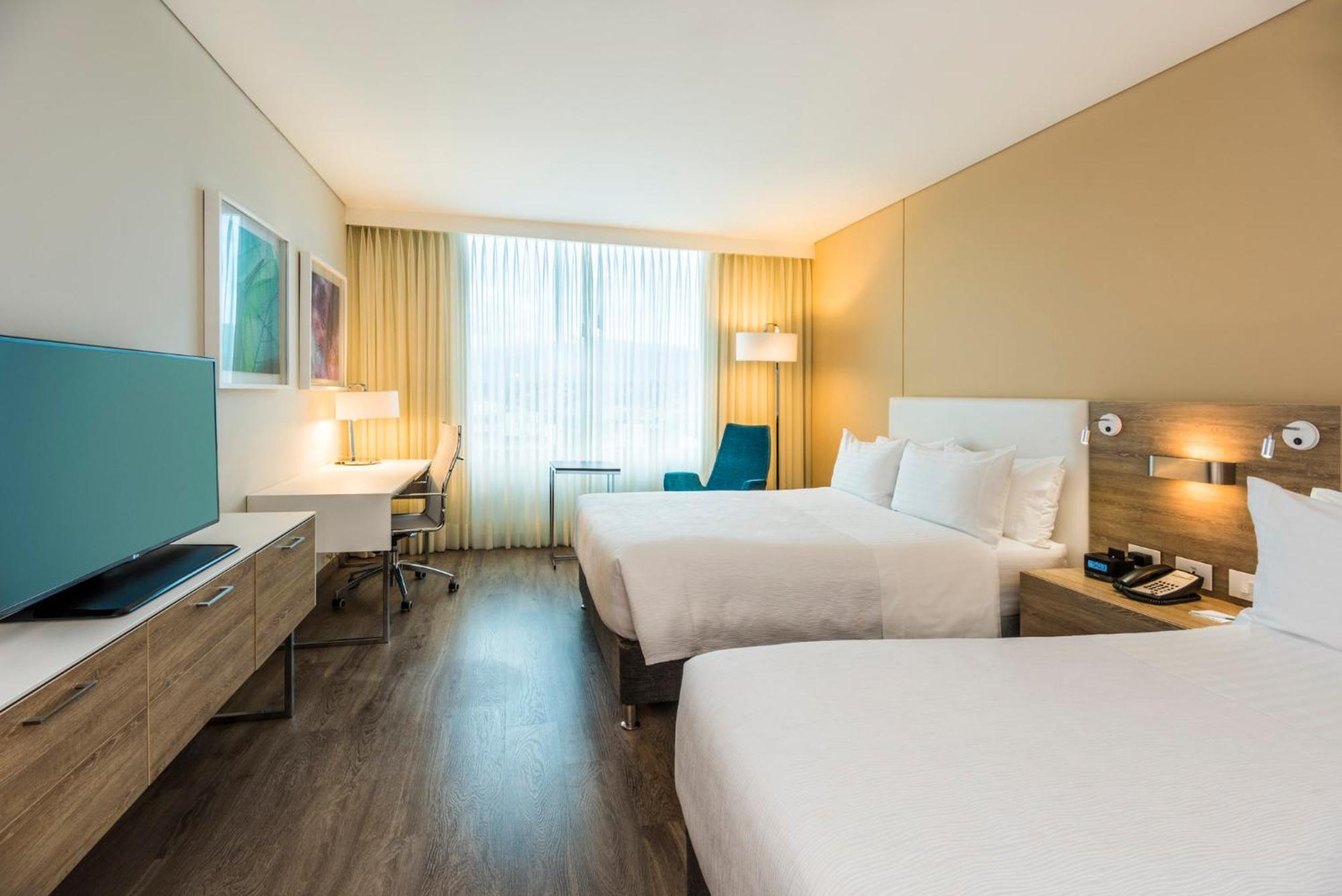 ฮอลิเดย์อินน์ กูกูตา ภายนอก รูปภาพ A typical room at the hotel