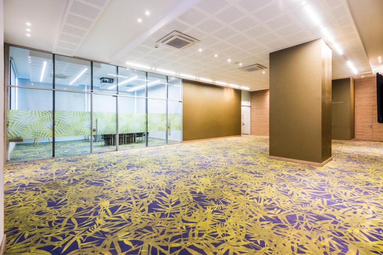 ฮอลิเดย์อินน์ กูกูตา ภายนอก รูปภาพ Carpet flooring