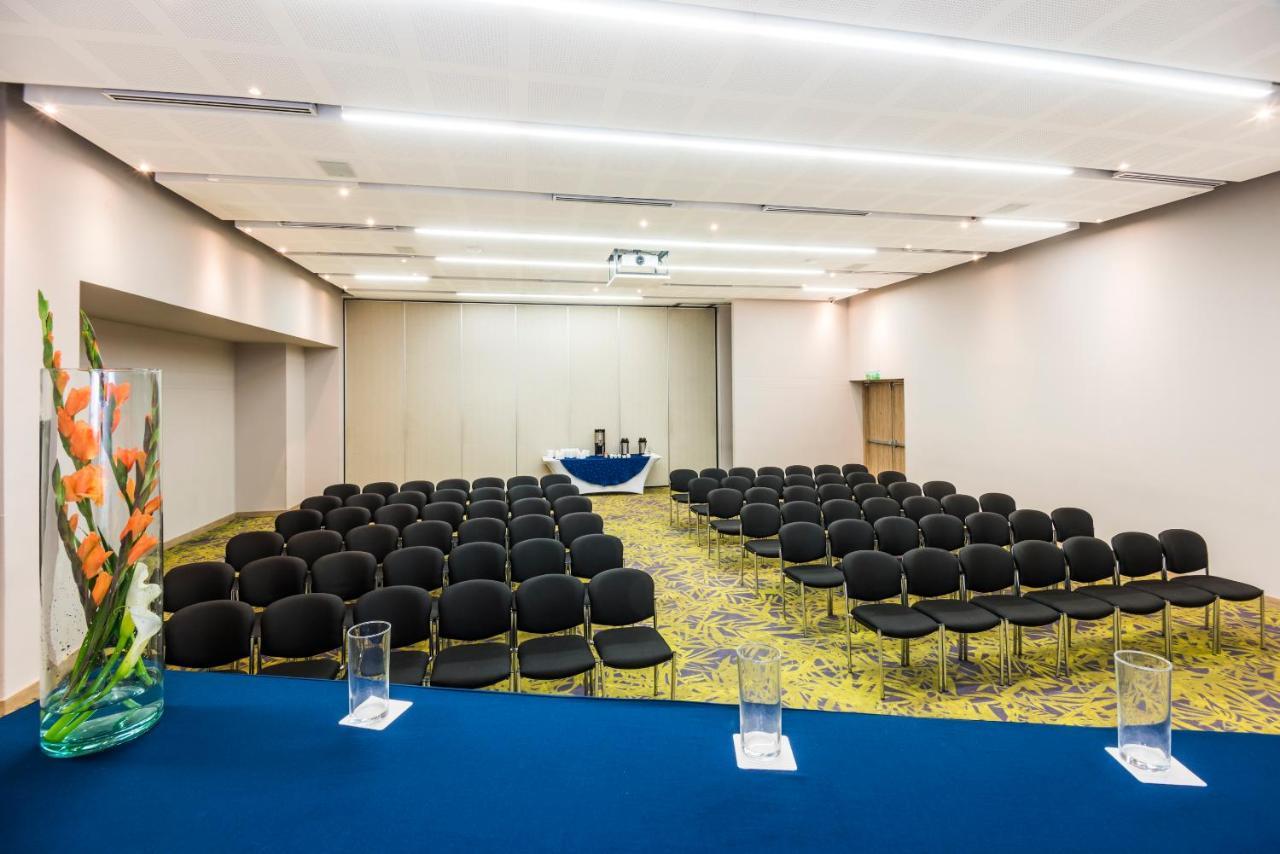 ฮอลิเดย์อินน์ กูกูตา ภายนอก รูปภาพ Meeting room