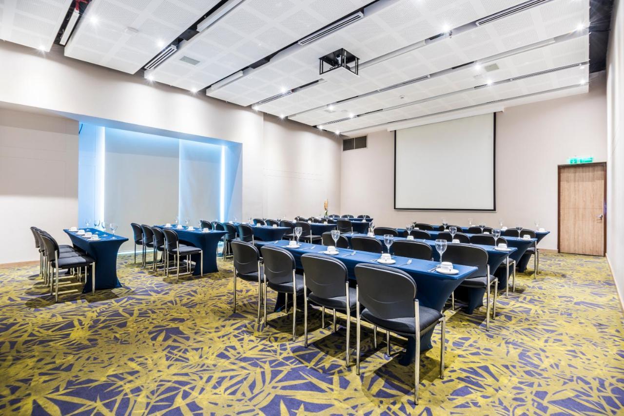 ฮอลิเดย์อินน์ กูกูตา ภายนอก รูปภาพ Meeting room